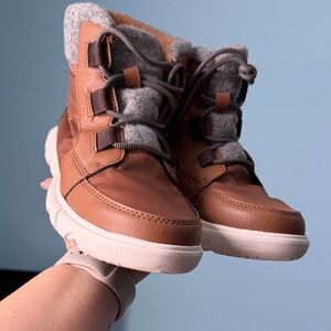 NWT Size 8.5 Sorel Brown and Gray Winter Boots